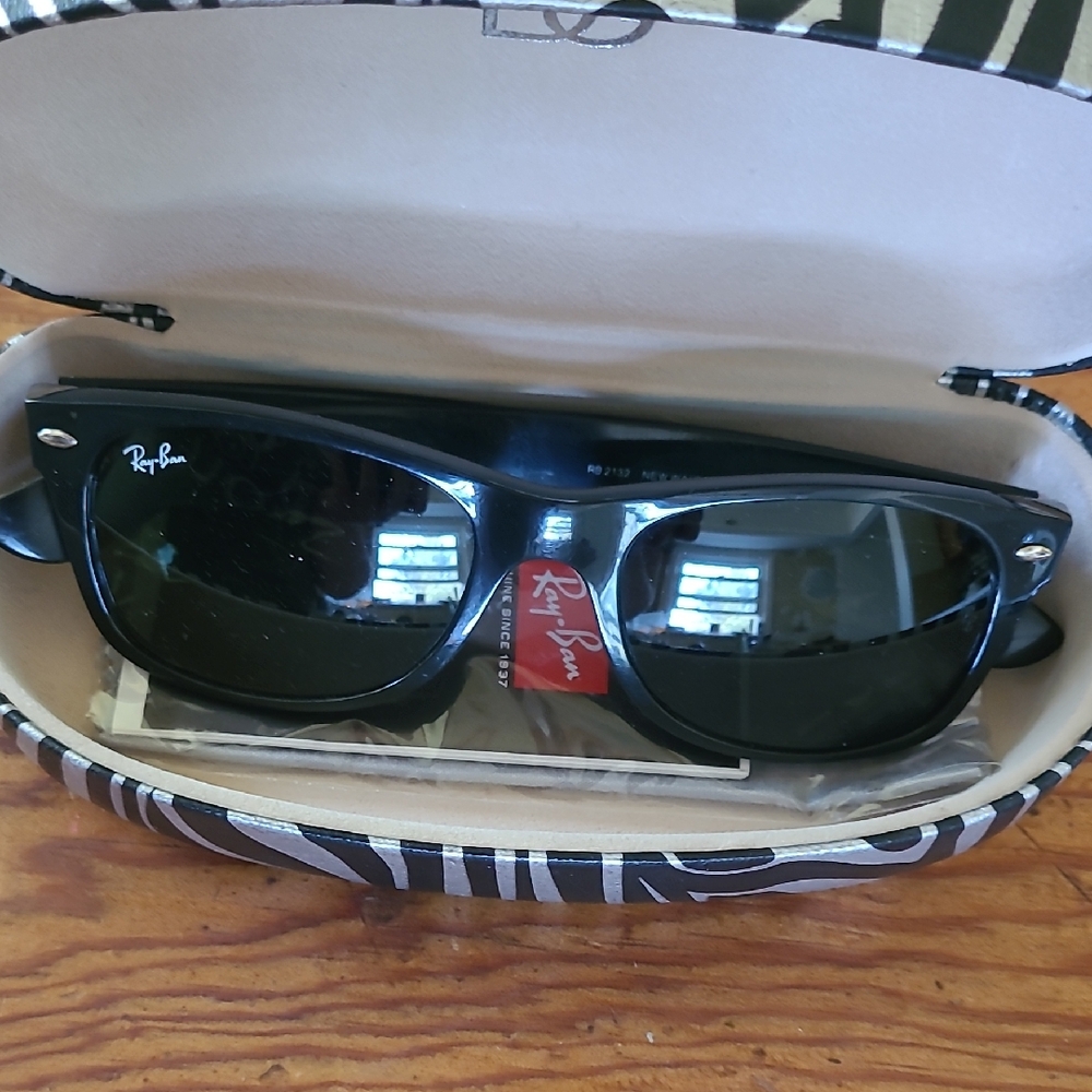 Ray-Ban Black Sunglasses with Case